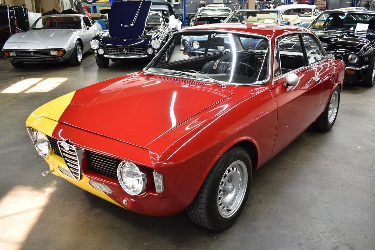 Voiture Kess Alfa Romeo Giulia Sprint Gt Veloce échelle 1.6 1/43
