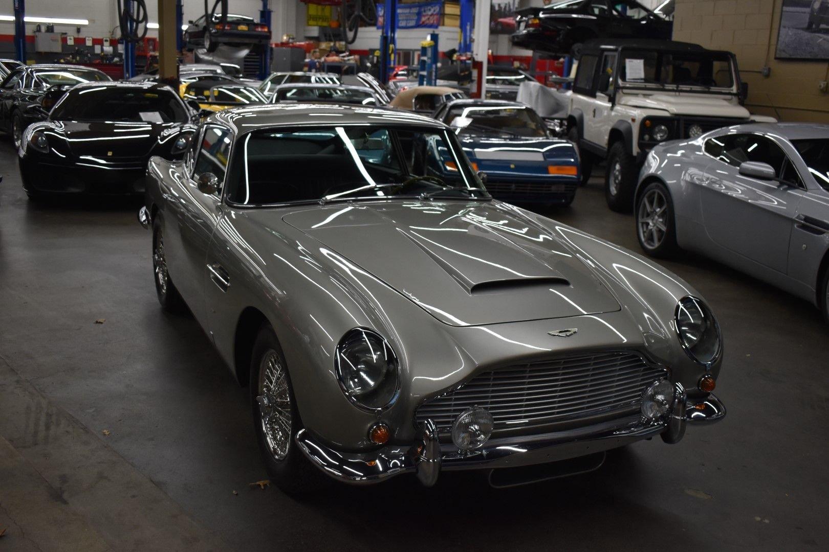 Aston Martin SB Harold Radford Gris métal 1964 1/18 Cult Models